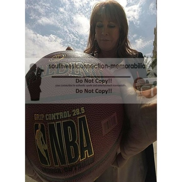 Nancy Lieberman Sacramento Kings Signed NBA Basketball Proof Beckett Autographed - Picture 2 of 9